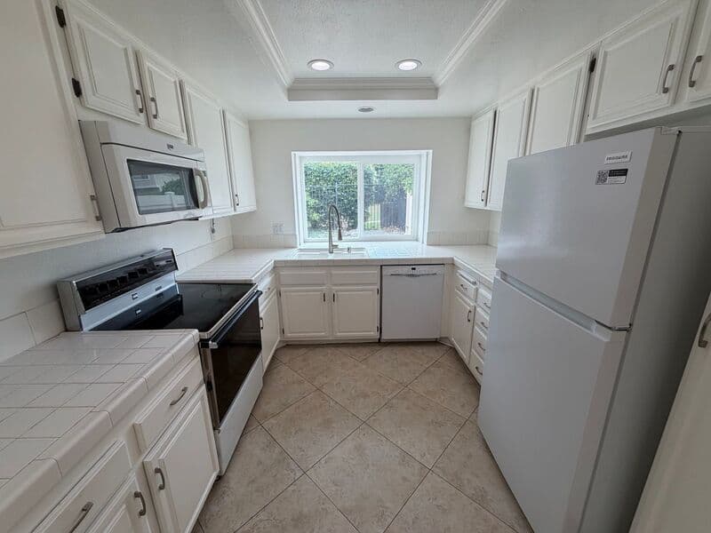 San Diego House: 7110 Caminito Zabala