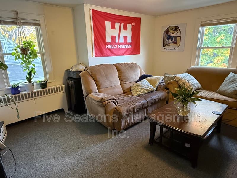 Burlington Condo: 14 1/2 Dans Court