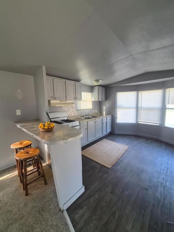 Alvin House: 775 steele rd