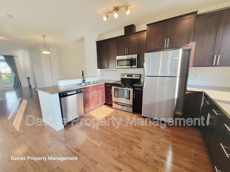 Edmonton Townhome: 603 Watt Boulevard SW