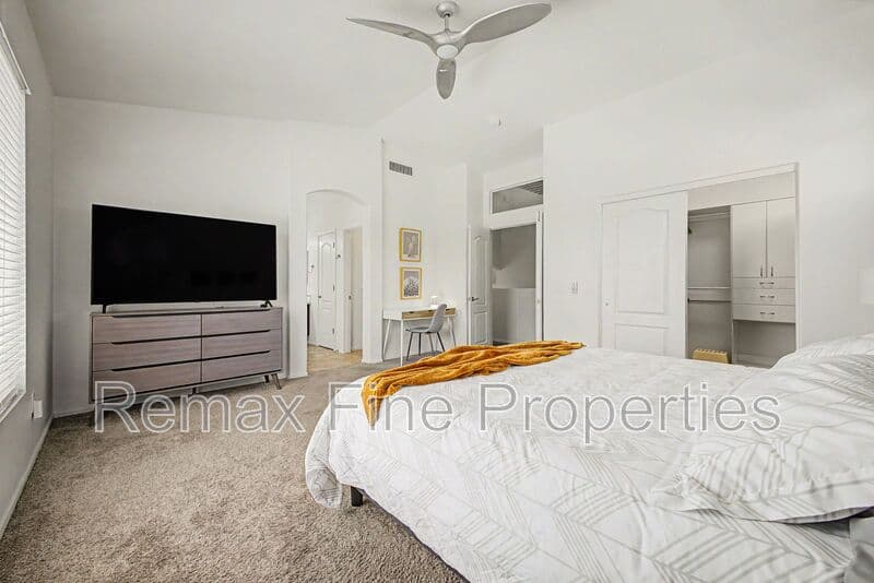 Mesa House: 3563 N Tuscany