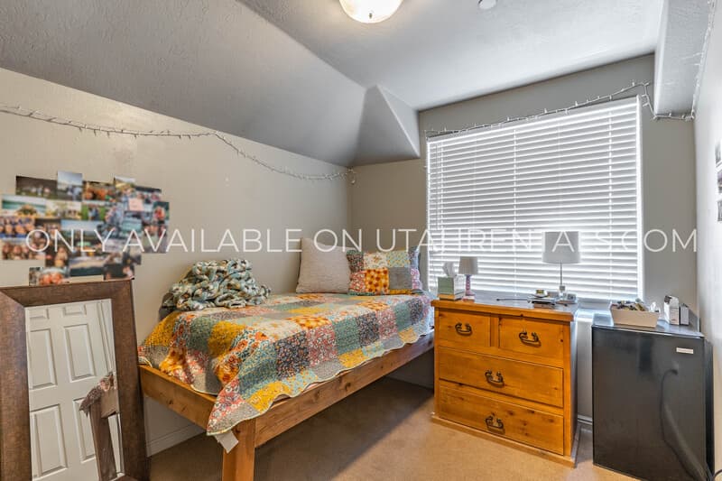 Provo House: 866 E 700 N