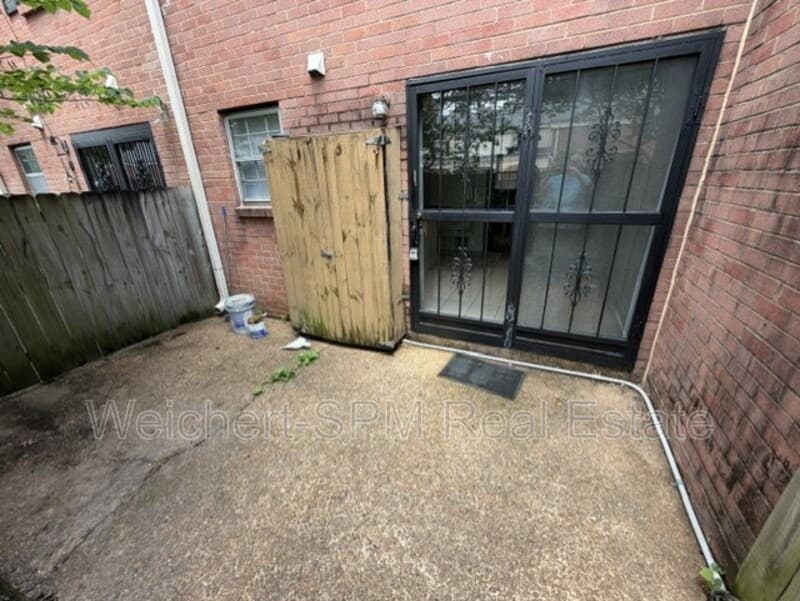 memphis House: 5730 Quince Rd #5 Memphis, TN 38119