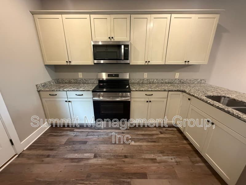 Jackson Condo: 860 S Harkness Street, Unit D