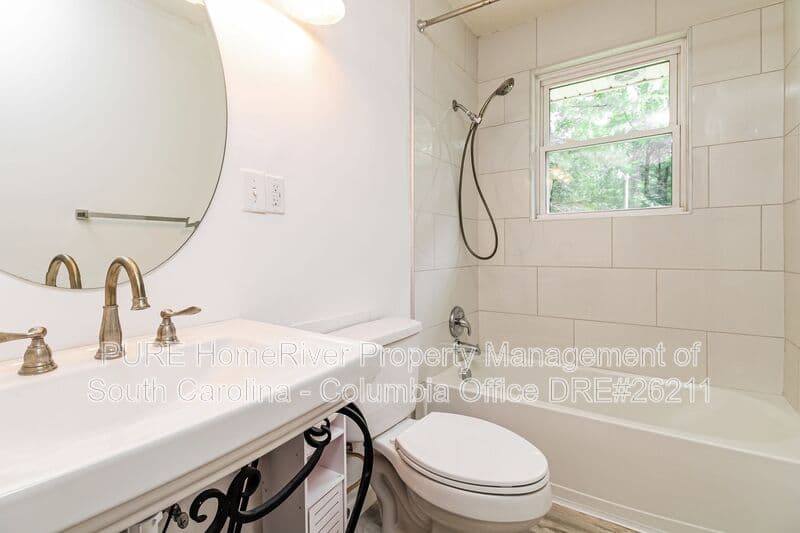 Columbia House: 2308 Manse St