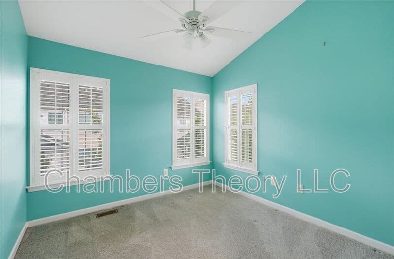 Silver Spring Condo: 11308 King George Dr