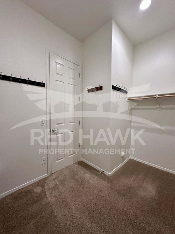 Gilbert House: 991 E Holland Park Dr