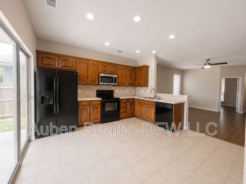 Fort Worth House: 10973 Hawks Landing Road