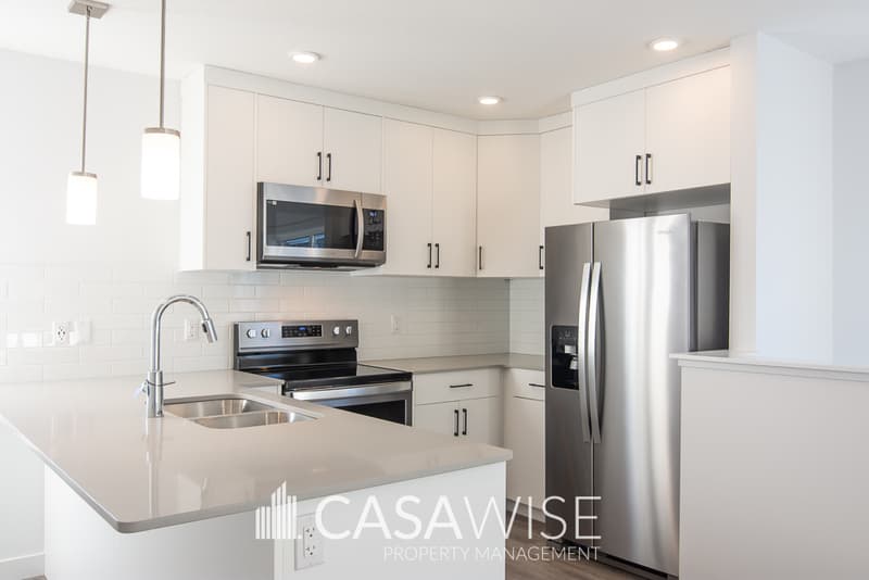 Edmonton House: 1527G Plum Circle SW