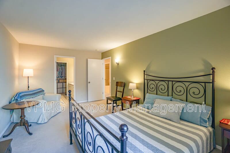 Vancouver Condo: 13210 SE 7th St