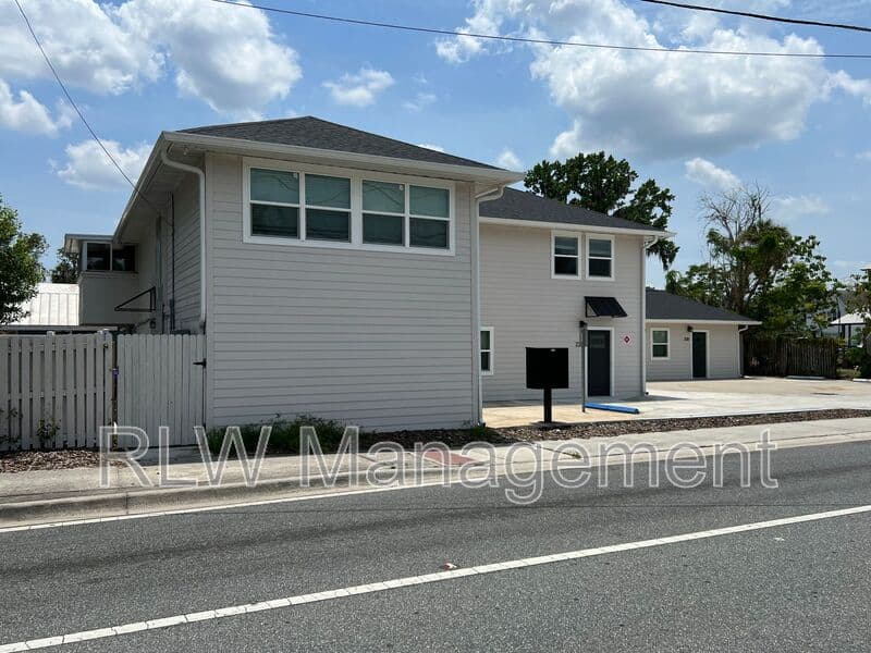 Tavares House: 216 E Alfred St