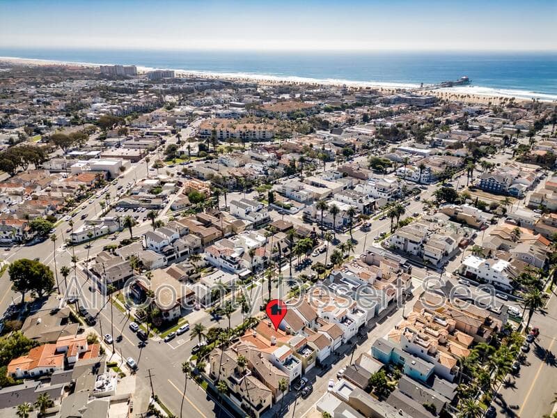 Huntington Beach House: 621 8th St