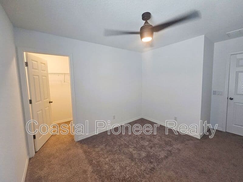 Tampa House: 16073 Sonoma Grove Cir