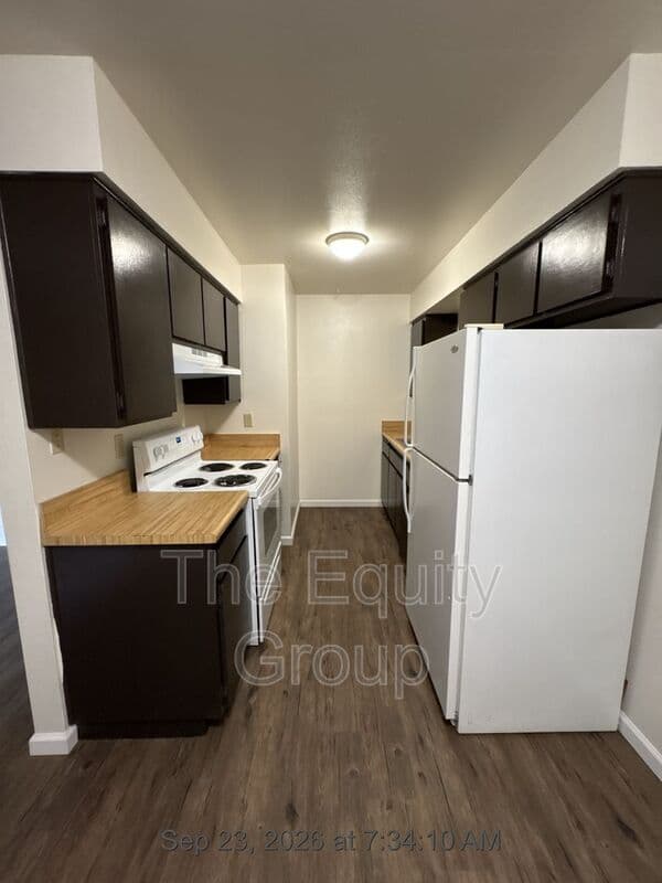 Visalia House: 1414 West Elowin Ave