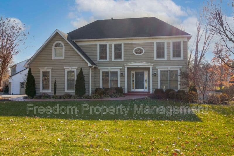 Warrenton House: 80 Brookshire Dr