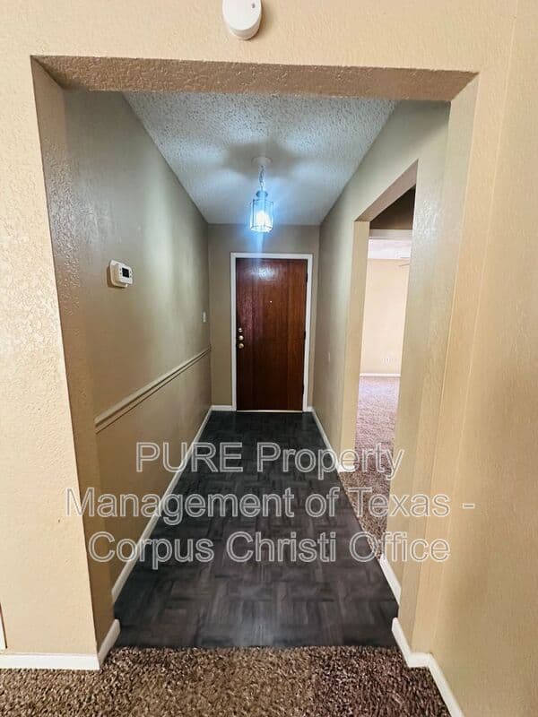 Corpus Christi House: 862 Siskin Circle