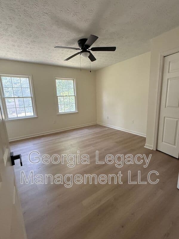 Athens House: 208 Highland Park Drive