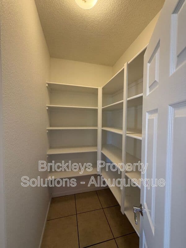 Rio Rancho House: 418 Paseo Roja Pl NE