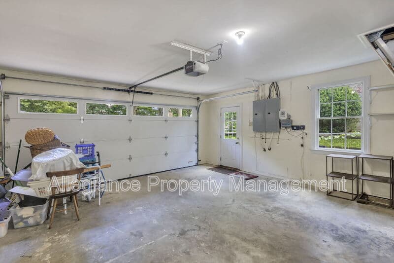 Alexandria House: 2206 Fort Ward Pl