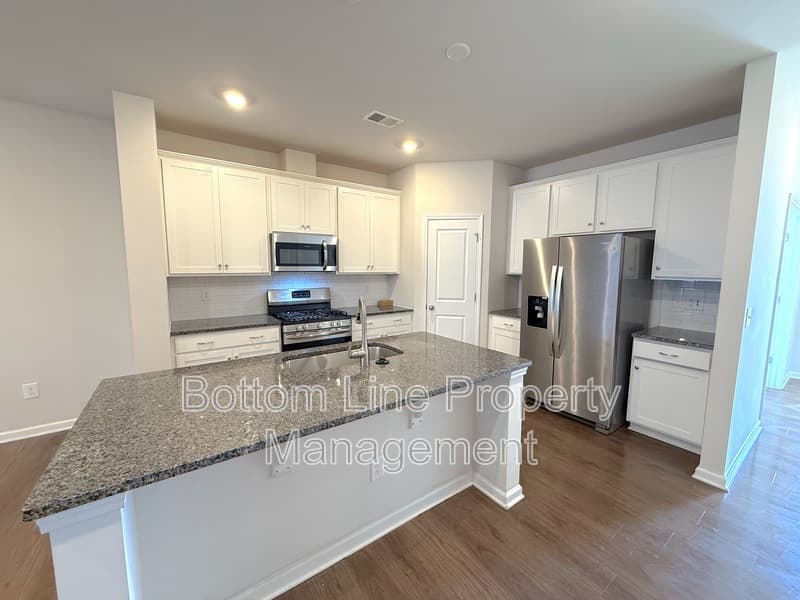 Charlotte Townhome: 15708 Country House St