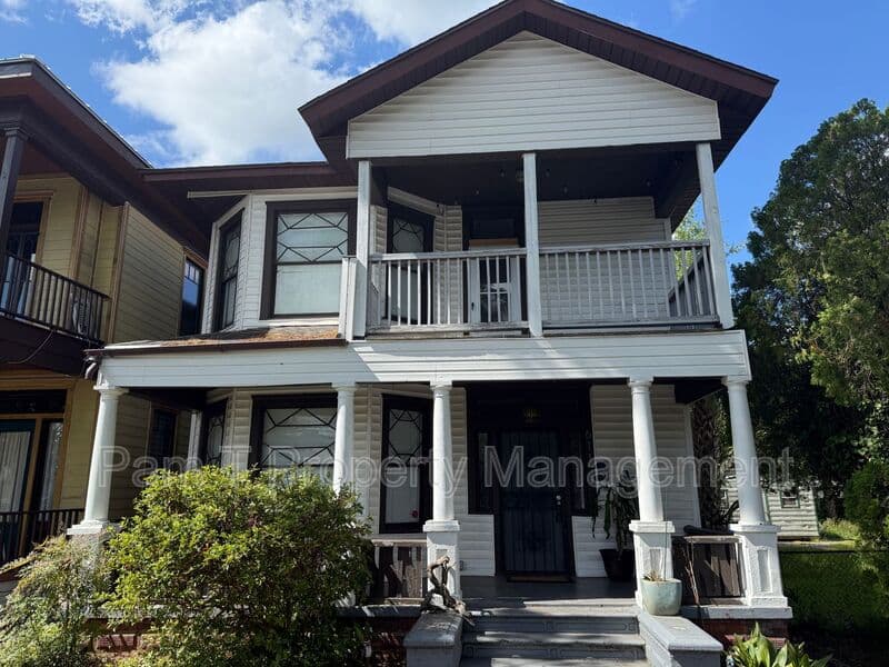 Savannah House: 611 W 44th St