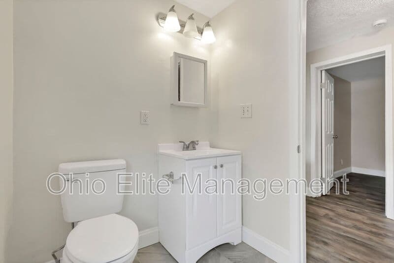 Columbus House: 85 S Wheatland Ave