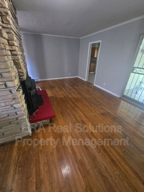 Columbus House: 3050 Clermont Rd