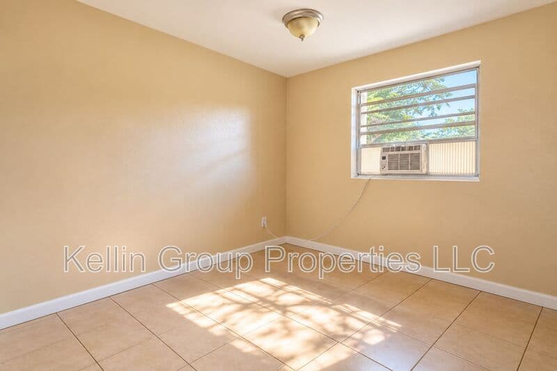 Lakewales Condo: 157 E Northside Drive