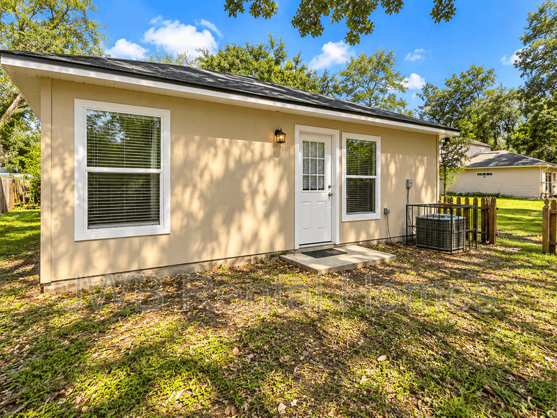 Jacksonville House: 2833 Circle St E