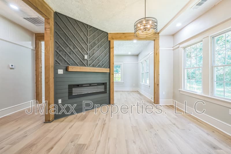Atlanta House: 1838 Moore St NW