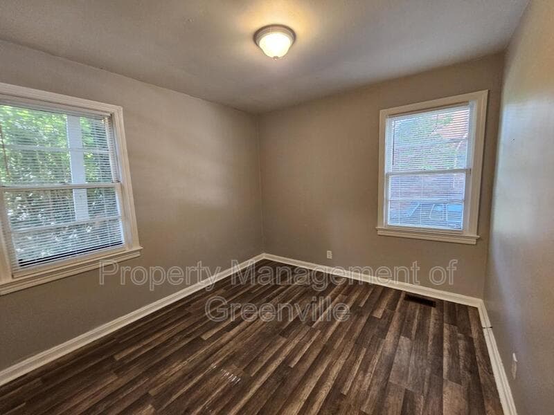 Greenville House: 7 Mayflower Avenue