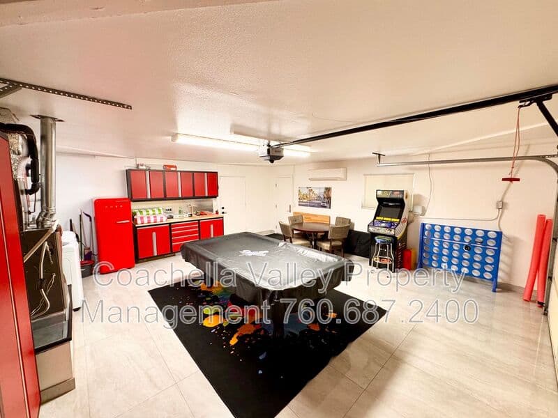 Palm Springs House: 2004 N San Antonio Rd