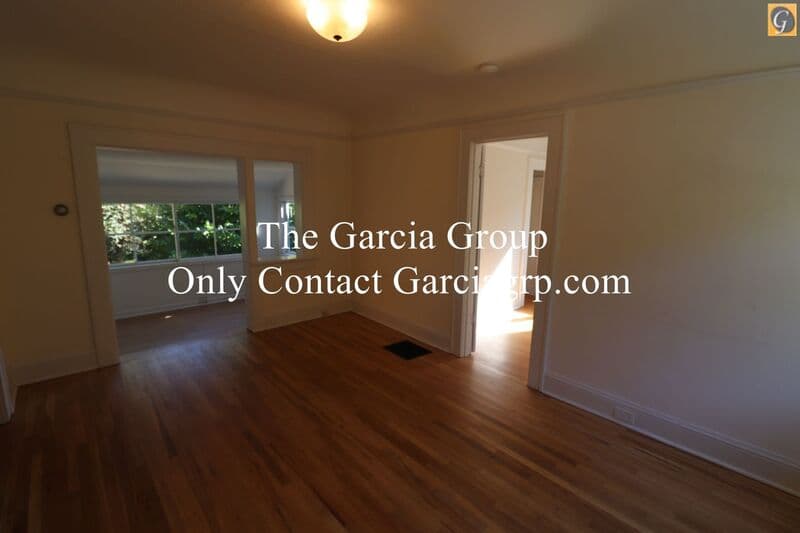 Portland House: 6132 S Corbett Ave