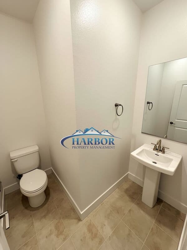 San Pedro Townhome: 1627 W Hornet Lane