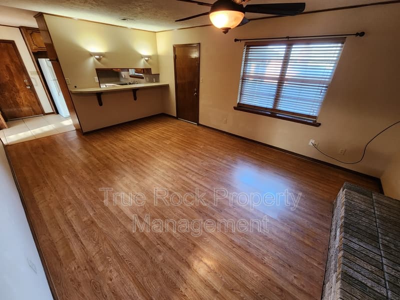 Ada House: 329 South Morrison Drive