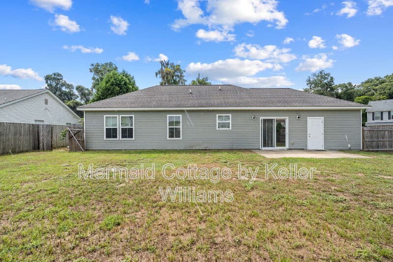 Beaufort House: 50 Spearmint Cir