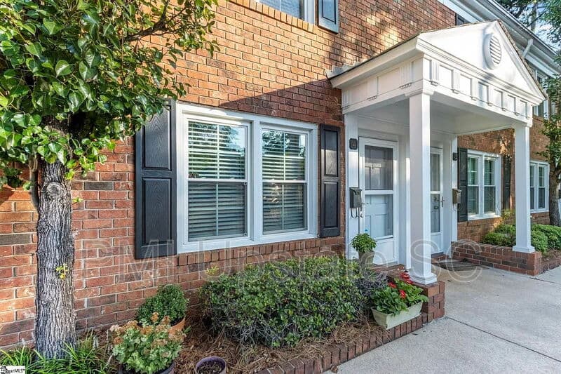 Greenville House: 501 Edwards Road