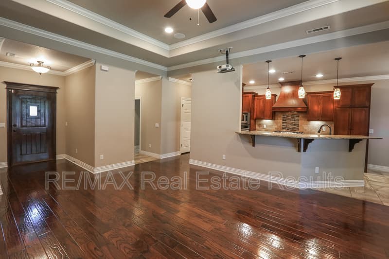 Bentonville House: 2306 SW Cadwell Ave