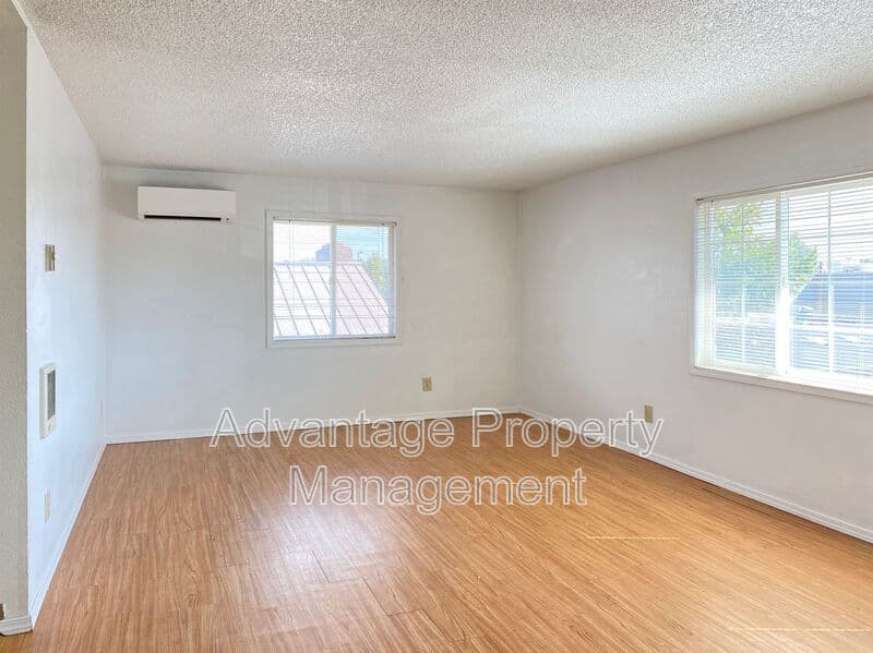 CORVALLIS House: 975 NW GARFIELD Ave