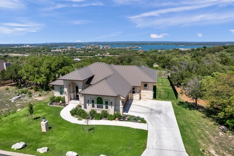 Horseshoe Bay House: 200 Mt Dew