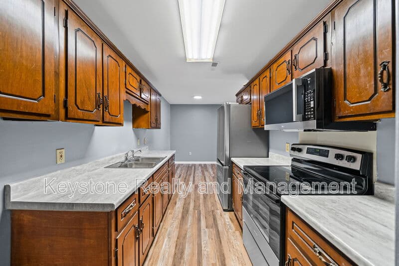 Hopkinsville Apartment: 1935 High Street