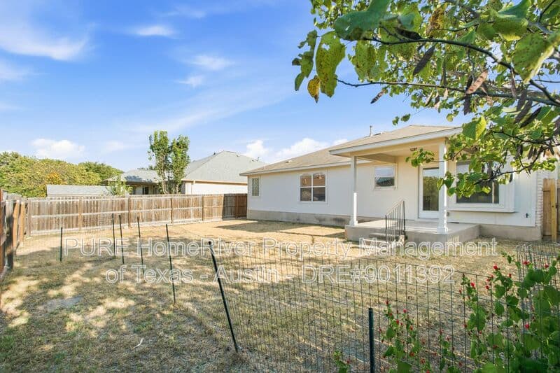Round Rock House: 3232 Clinton Pl