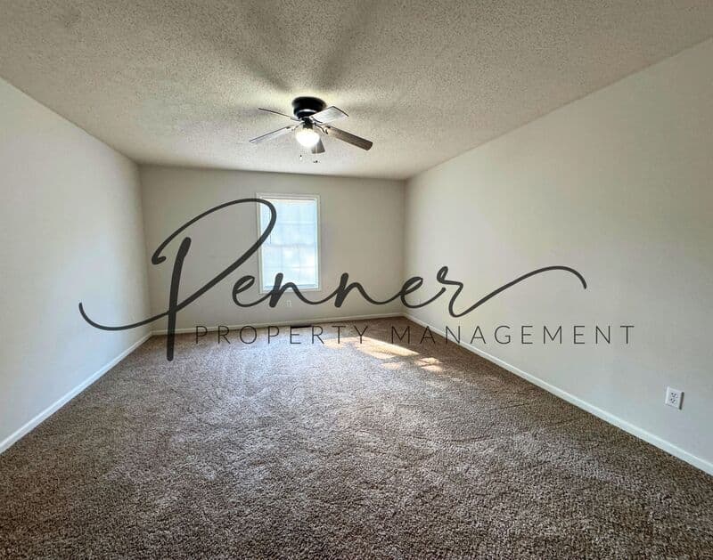 Lees Summit House: 407 SW Hoke Ln