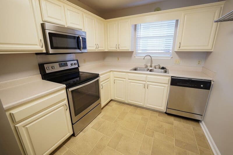 Savannah Condo: 211 Edgewater Rd