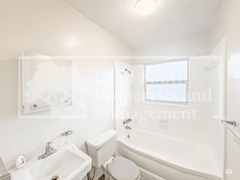 Lakeland House: 2323 Jungle Street