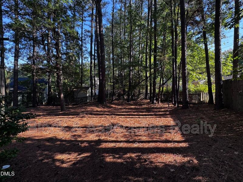 Apex House: 203 Sugarland Drive