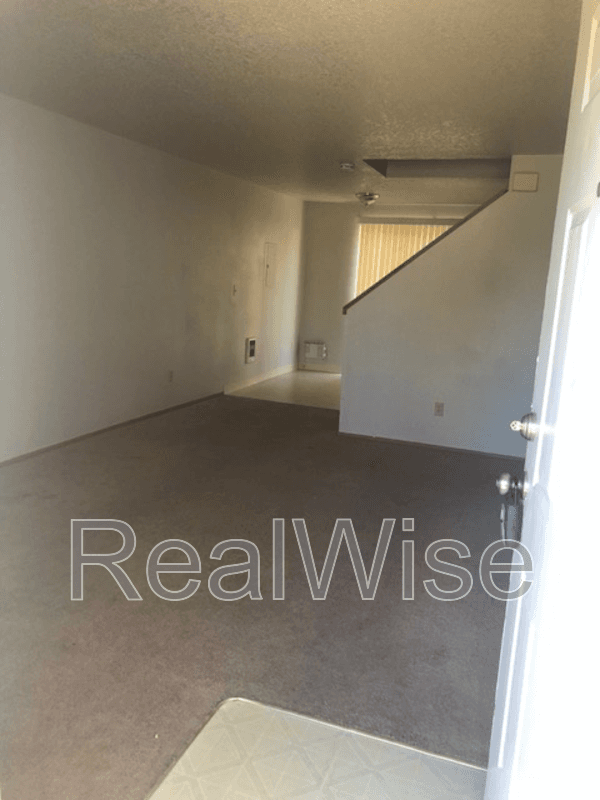 Hillsboro House: 2933 SE 38th Court