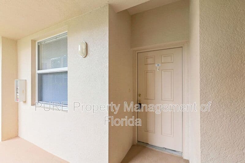 Fort Myers House: 19760 Osprey Cove Blvd
