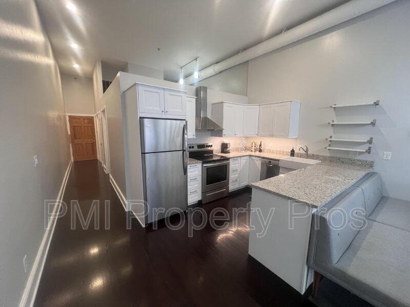 Milwaukee Condo: 715 North Milwaukee Street