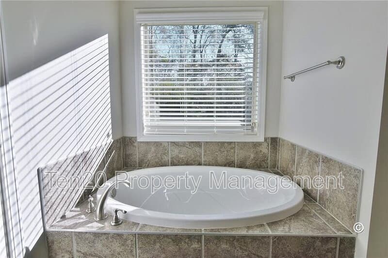 Smiths Station House: 128 Lee Road 2216